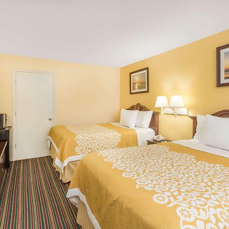 Days Inn By Wyndham Mt Pleasant-Charleston-Patriots Point Bagian luar foto