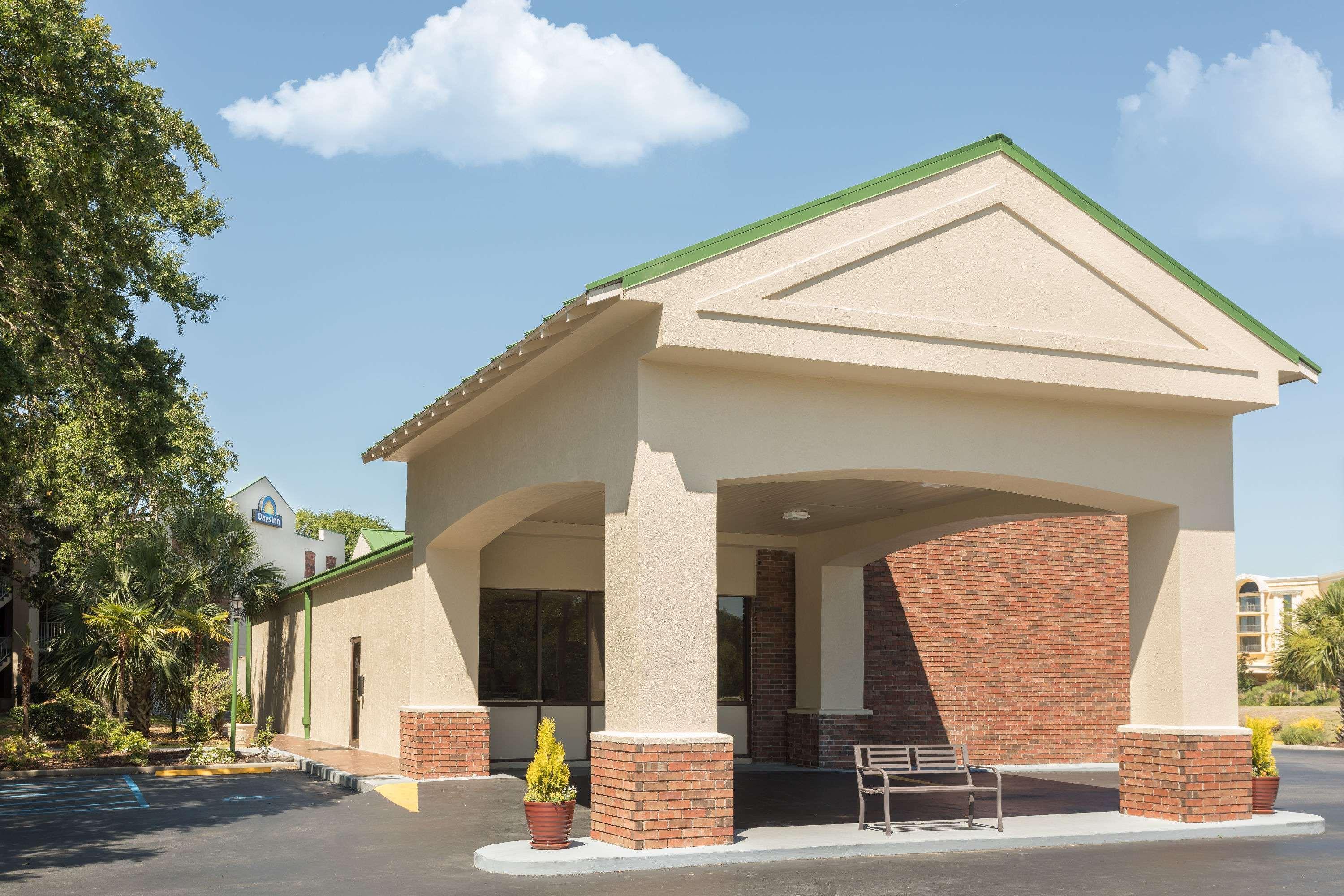 Days Inn By Wyndham Mt Pleasant-Charleston-Patriots Point Bagian luar foto