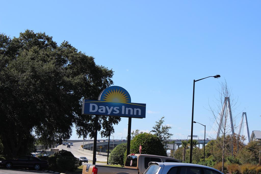 Days Inn By Wyndham Mt Pleasant-Charleston-Patriots Point Bagian luar foto