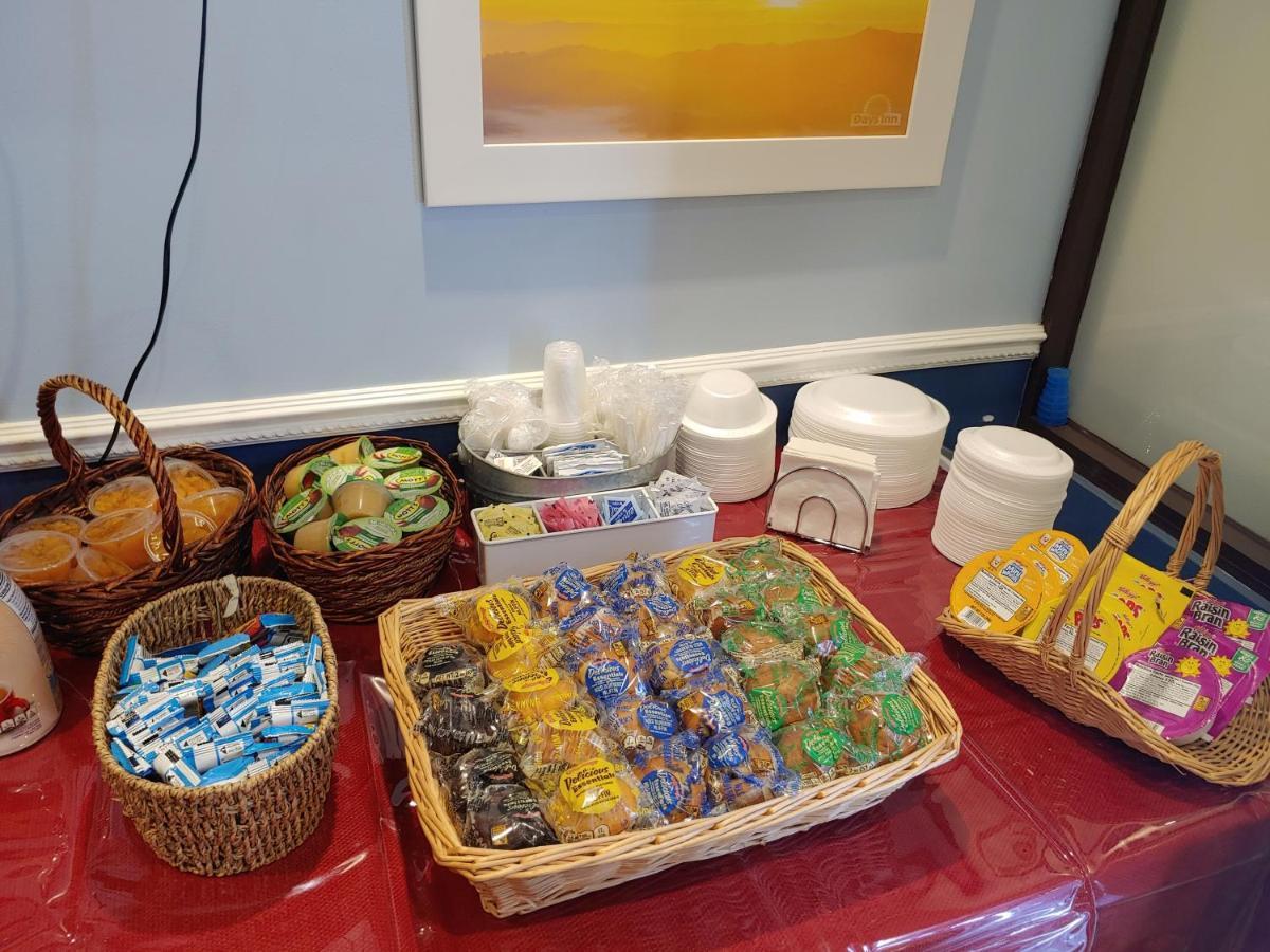 Days Inn By Wyndham Mt Pleasant-Charleston-Patriots Point Bagian luar foto